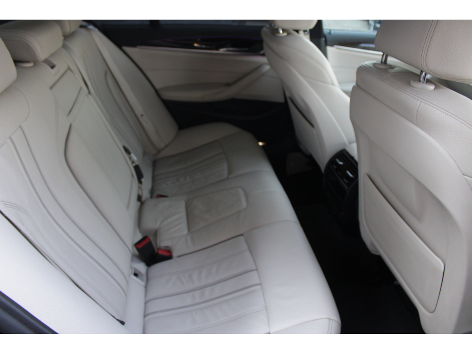 2019 BMW 5 Series - image 17