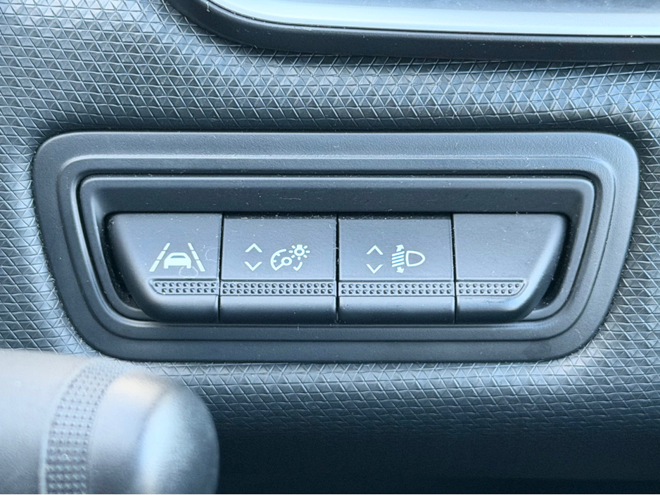 2023 Renault Clio 1.0 Petrol Automatic | AA approved | One owner Irish car | Full history | 2 Year Renault Warranty | Sold serviced and valeted with full Motor History check supplied. €16,999