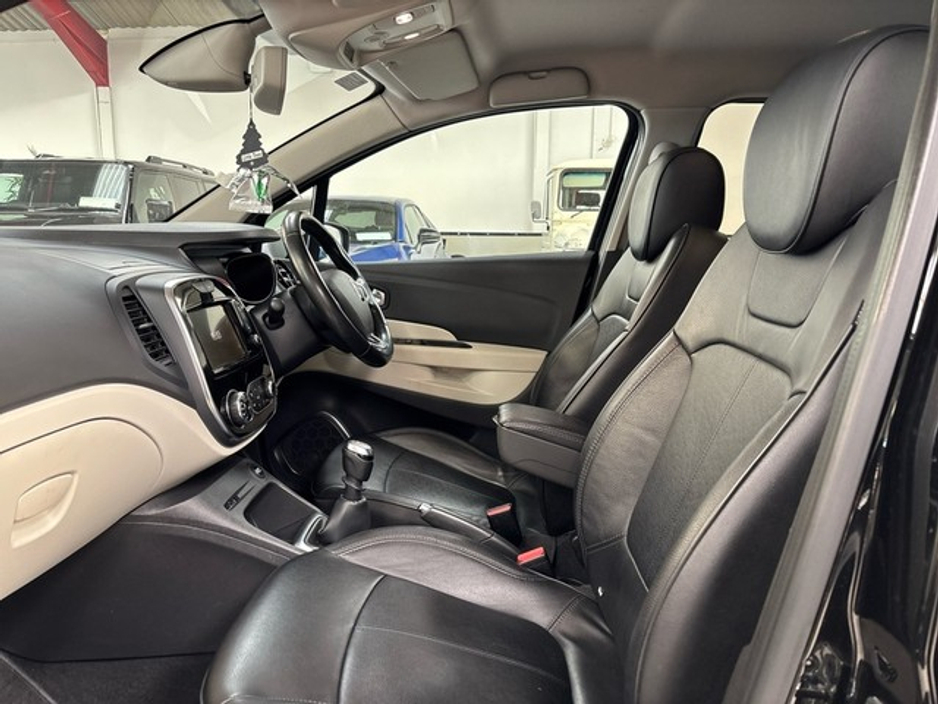 2019 Renault Captur - image 6