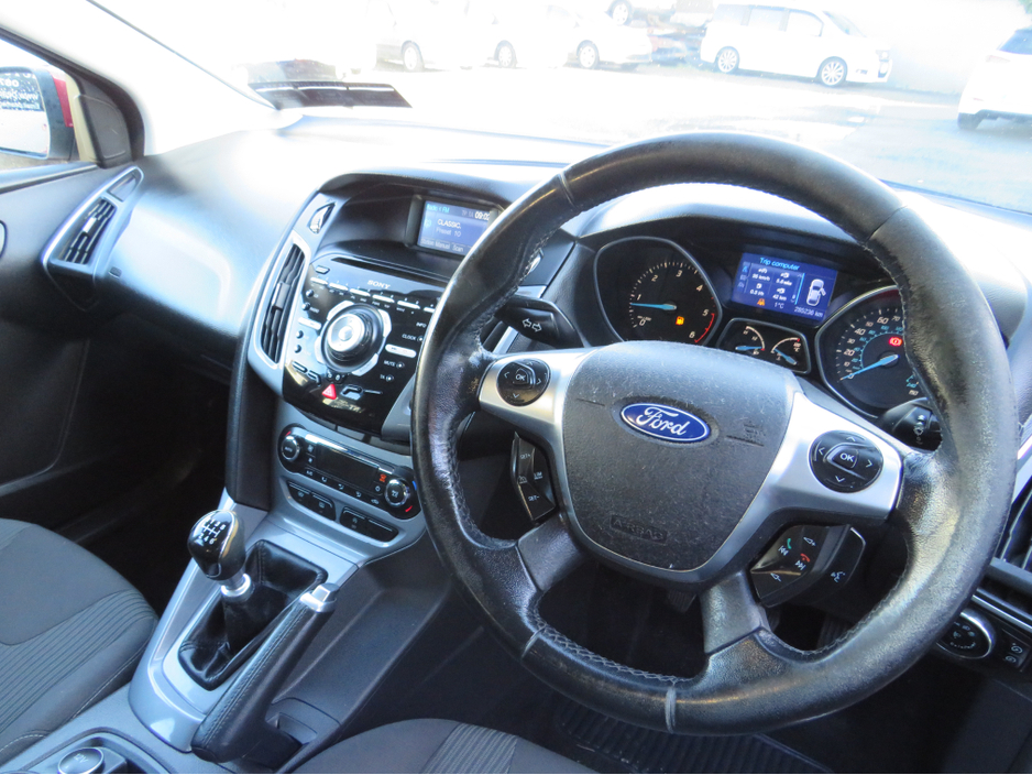 2012 Ford Focus - image 11