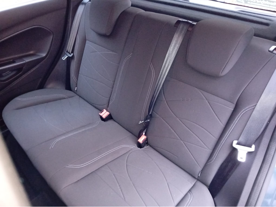 2013 Ford Fiesta - image 11