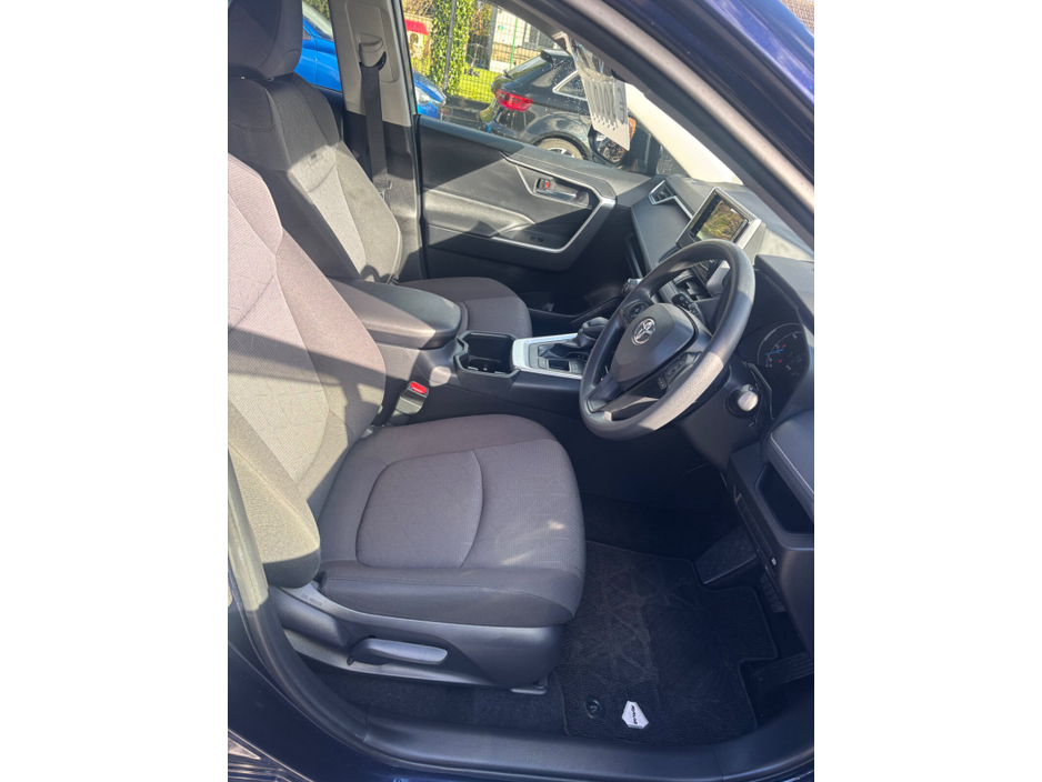 2024 Toyota Rav4 - image 5