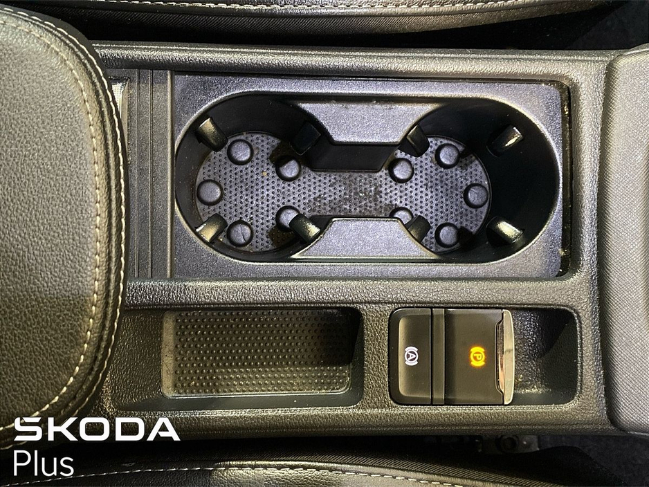 2023 Skoda Octavia - image 24