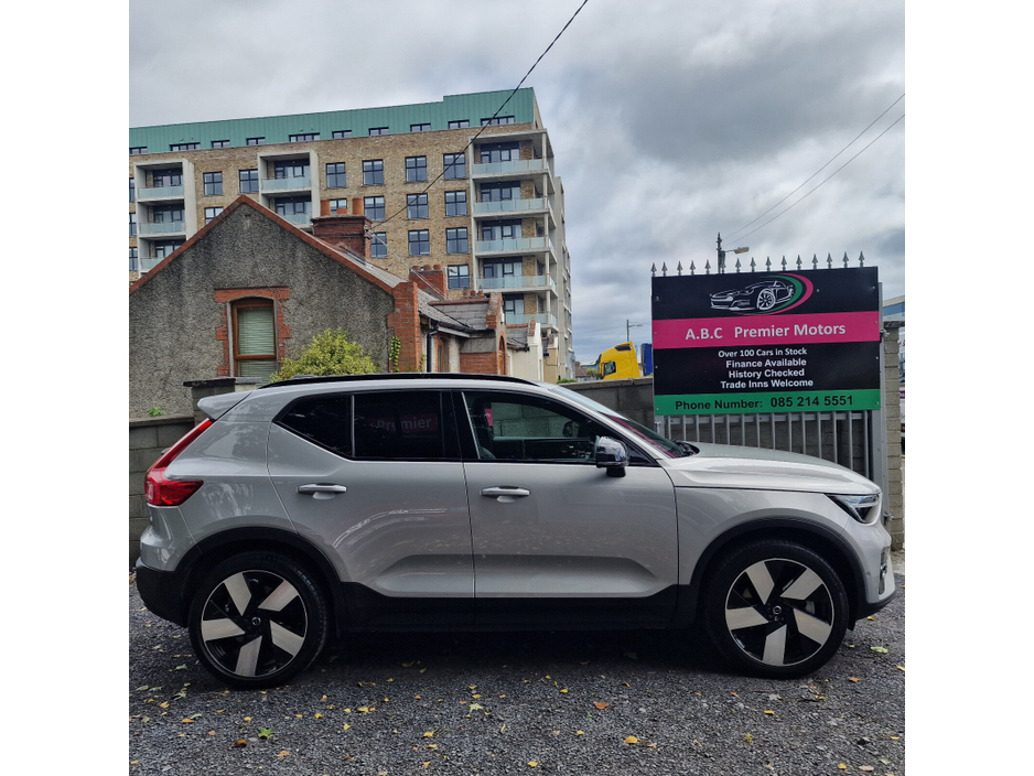 2023 Volvo XC40  €34,950