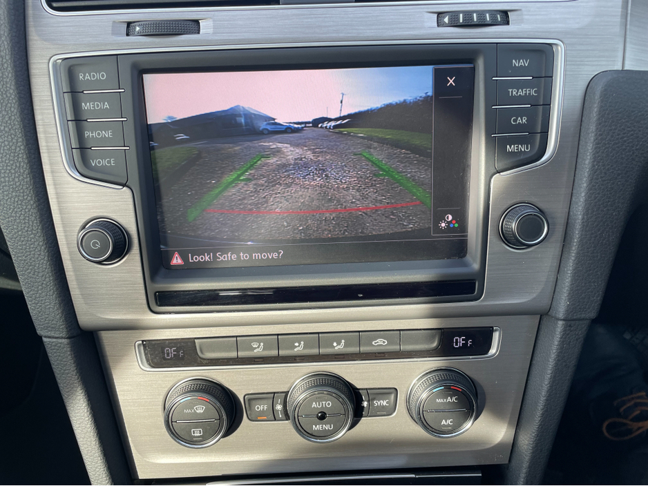 2016 Volkswagen Golf - image 16