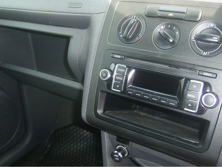 2015 Volkswagen Caddy - image 7