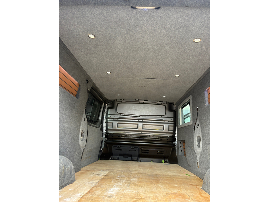 2019 Renault Trafic - image 12