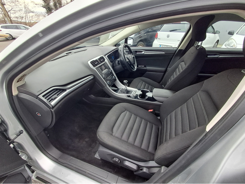 2016 Ford Mondeo - image 13