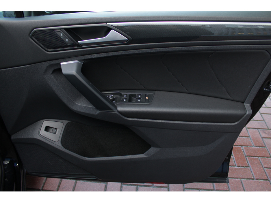 2019 Volkswagen Tiguan 2.0TDI 150BHP R-LINE EDITION 4 MOTION  AUTOMATIC // 1 OWNER CAR WITH ONLY 124,000KMS // BUY WITH CONFODENCE AA AND SIMI APPROVED DEALER 2026 // FINANCE ARRANGED // ALL TRADE INS WELCOME // €25,950