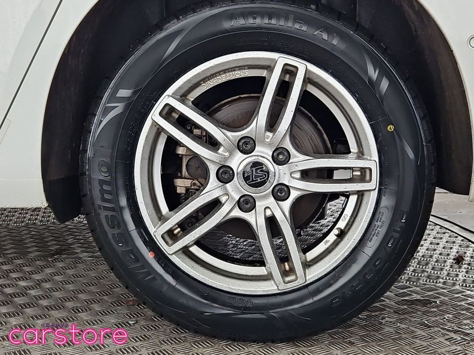 2020 Volkswagen Touran - image 14