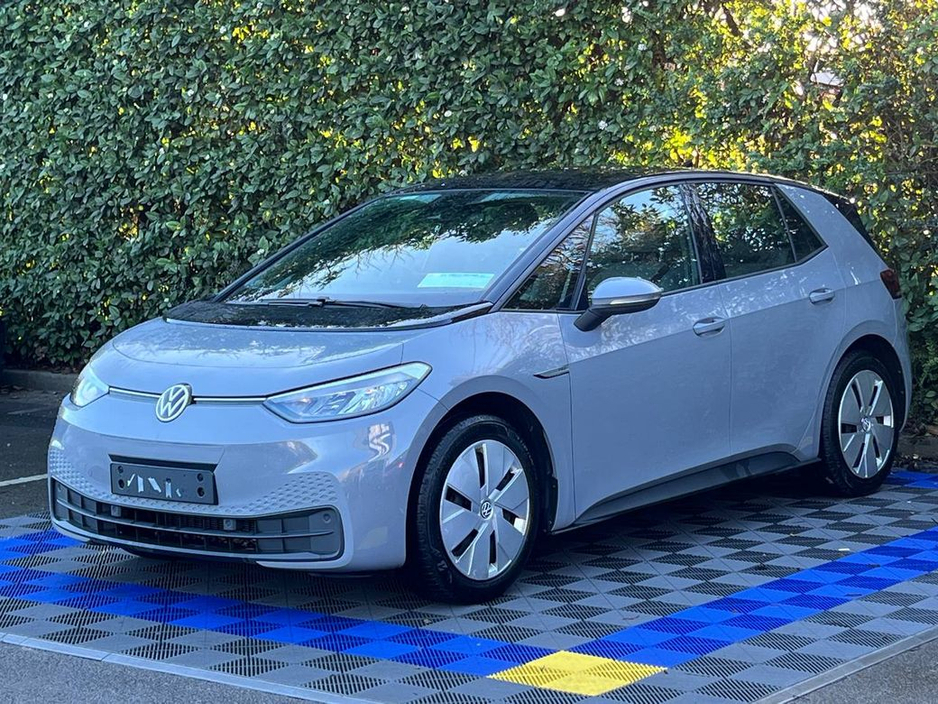 2023 Volkswagen ID.3 LIFE 58KWH // HEATED SEATS // ADAPTIVE CRUISE CONTROL // DIGITAL CLUSTER €20,950