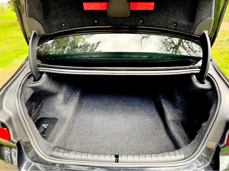 2021 BMW 5 Series - image 16