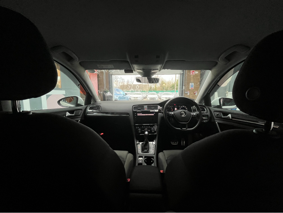 2018 Volkswagen Golf - image 12