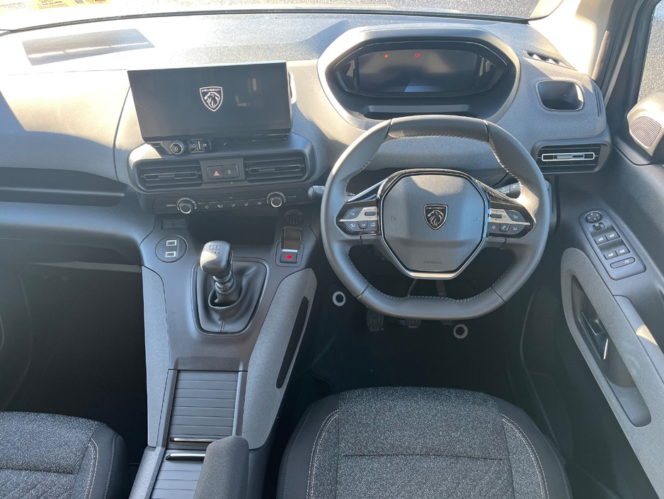 2026 Peugeot Rifter - image 9