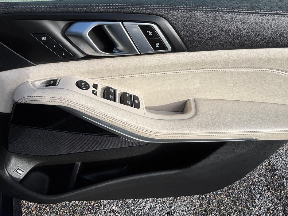 2022 BMW X5 - image 8
