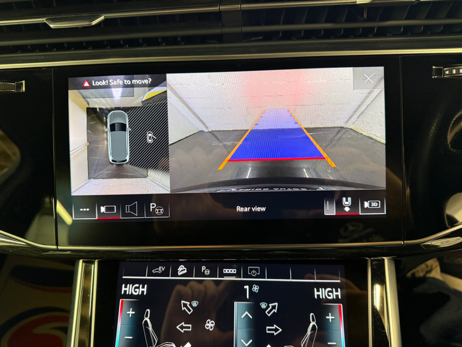 2021 Audi Q7 - image 13