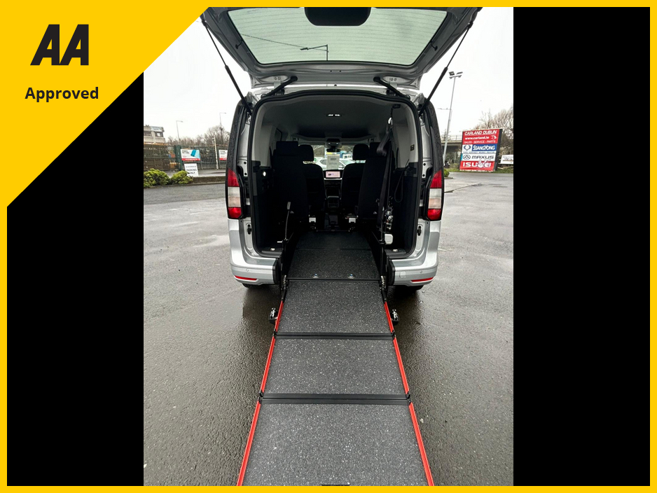 2025 Ford Grand Tourneo Connect - image 17