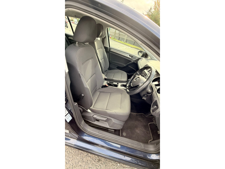 2015 Volkswagen Golf - image 11