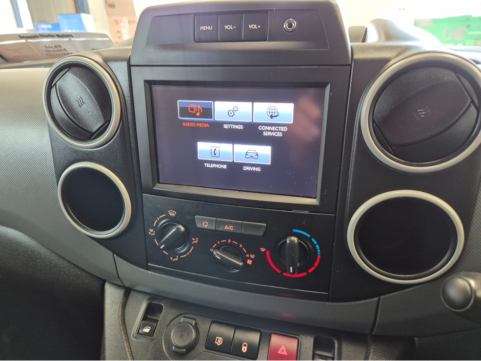 2018 Citroen Berlingo - image 12