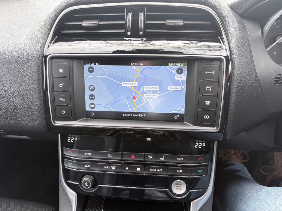 2018 Jaguar XE - image 14