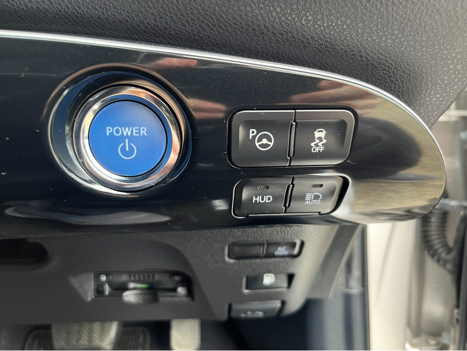 2020 Toyota Prius - image 26