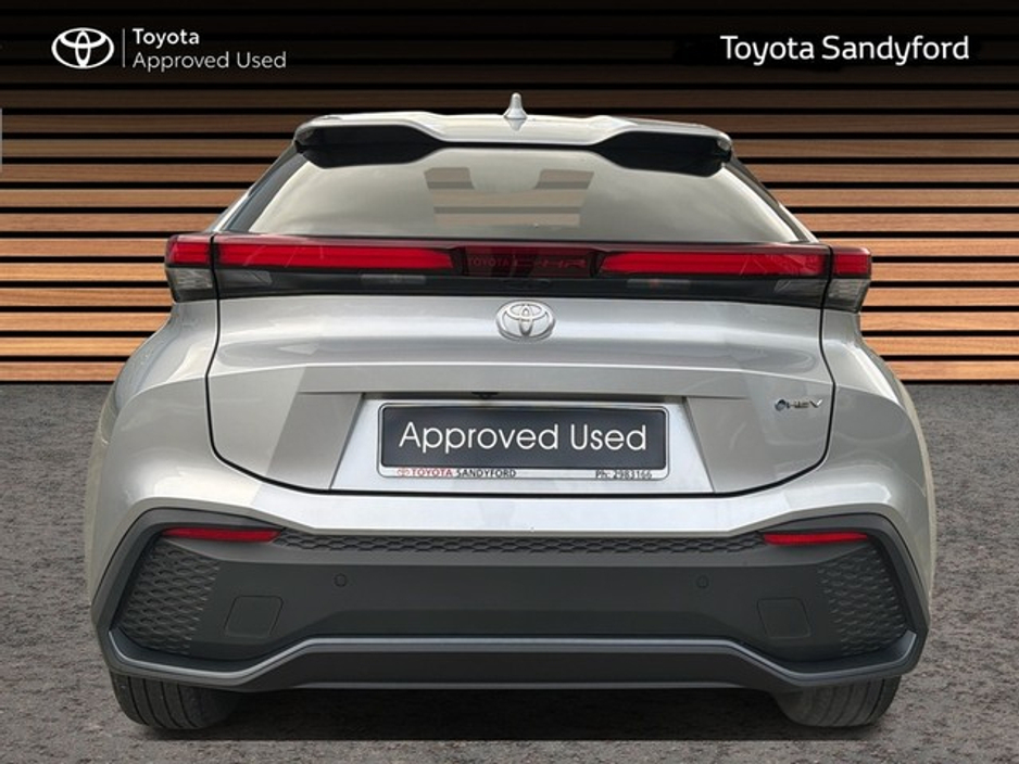 2025 Toyota C-HR SPORT PLUS SIDESTEPS & EXTRAS // HEATED SEATS // APPLE CARPLAY/ANDROID AUTO // SIDE STEPS // WIND DEFLECTORS // FULL WARRANTY €37,945