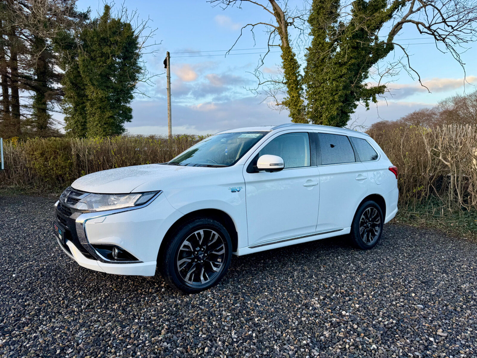 2017 Mitsubishi Outlander - image 4