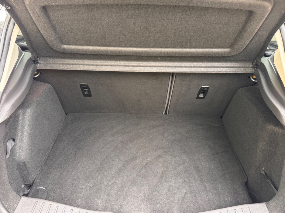 2017 Ford Focus - image 9