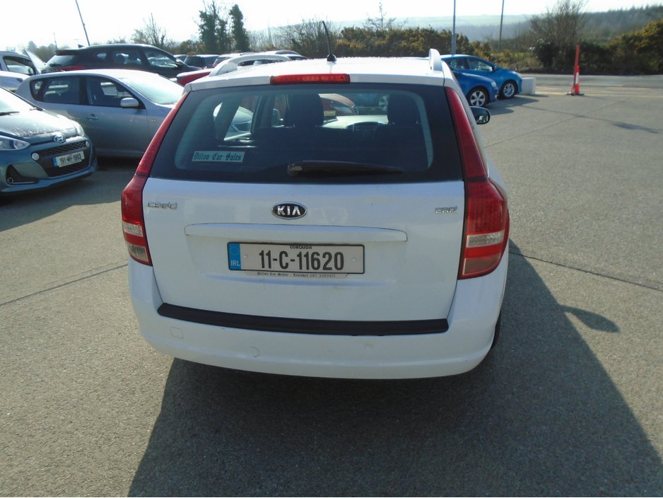 2011 Kia Ceed - image 4