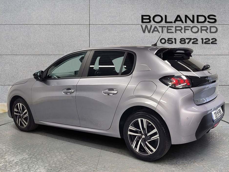 2023 Peugeot 208 - image 2