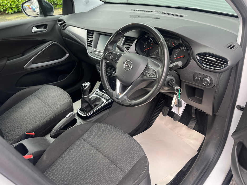 2023 Opel Crossland - image 4