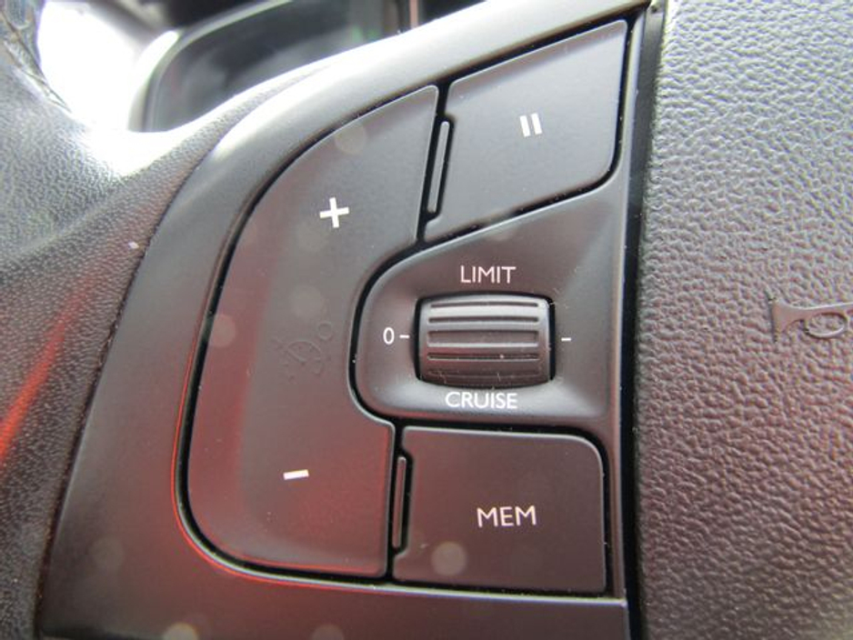 2015 DS Automobiles DS 5 - image 26