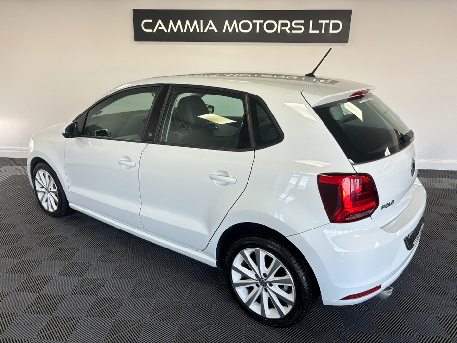 2016 Volkswagen Polo - image 3