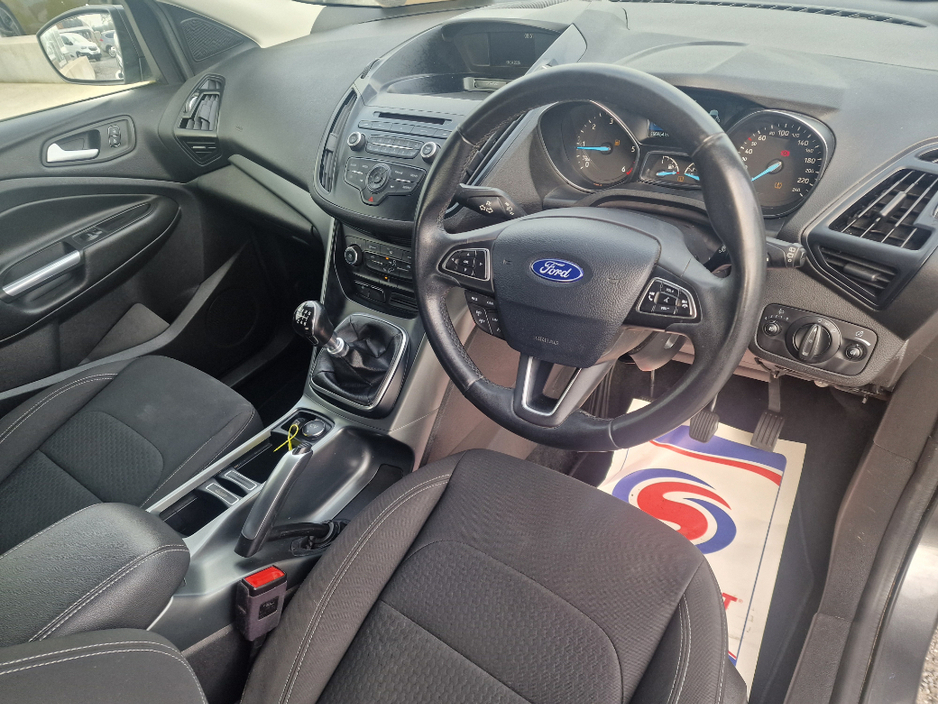 2019 Ford Kuga - image 9