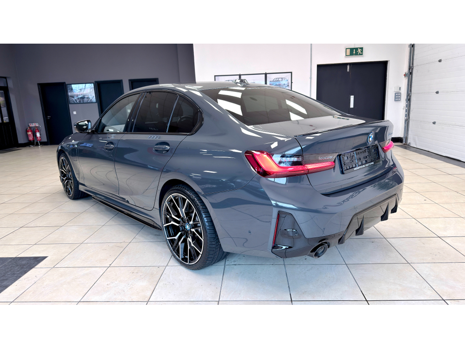 2024 BMW 3 Series - image 25