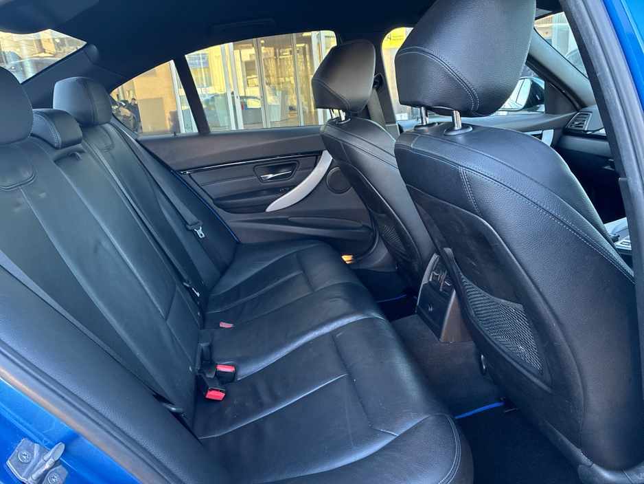 2018 BMW 3 Series - image 10