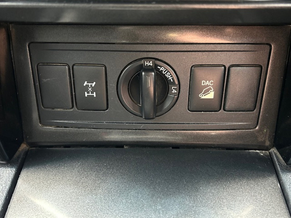 2016 Toyota Landcruiser - image 18