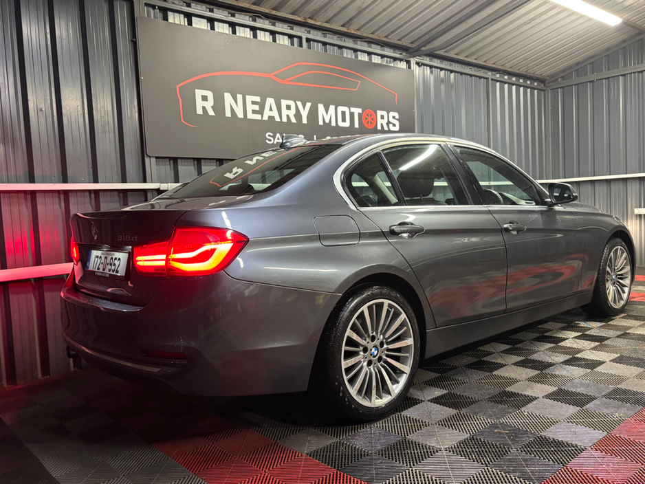 2017 BMW 3 Series - image 3