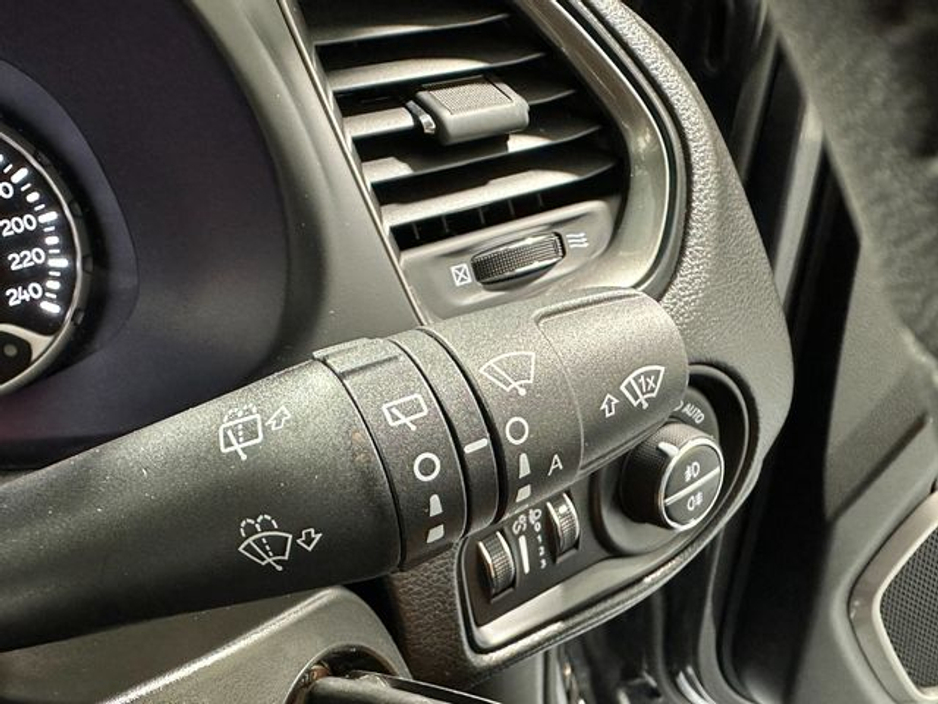 2024 Jeep Renegade - image 17