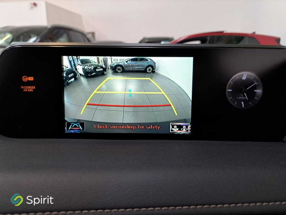 2022 Lexus UX 300 e - image 14