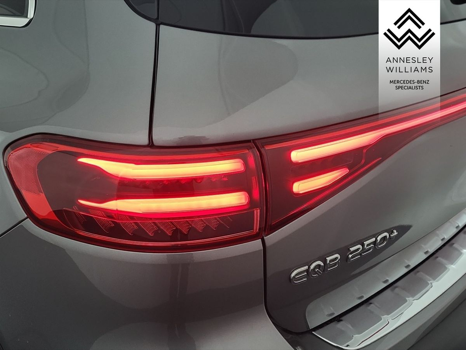 2025 Mercedes-Benz EQB - image 8