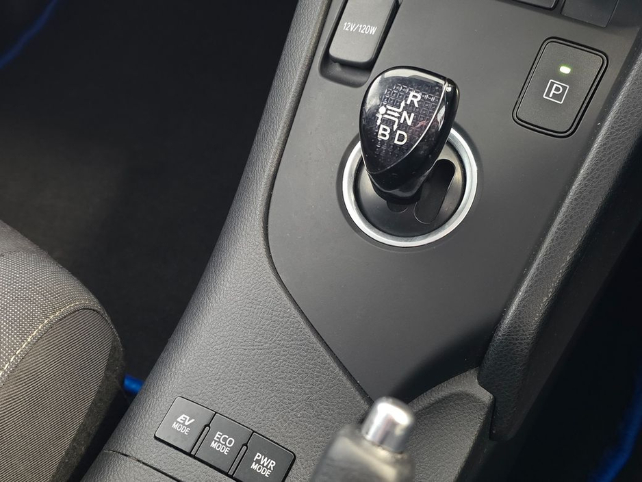 2016 Toyota Auris - image 15