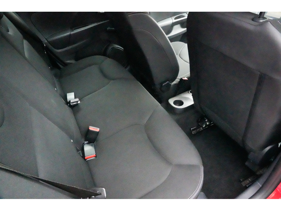 2016 Renault Clio - image 4