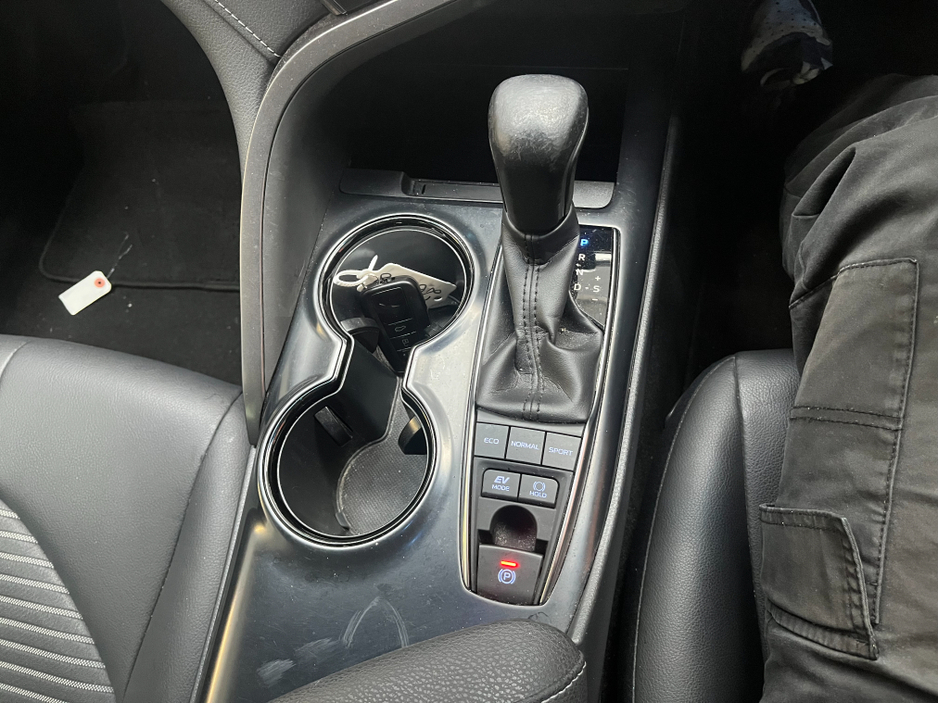 2020 Toyota Camry €26950! 2020 TOYOTA CAMRY 2.5L HYBRID / 79K KMS / REVERSE CAMERA, ADAPTIVE CRUISE CONTROL & MORE €26,950