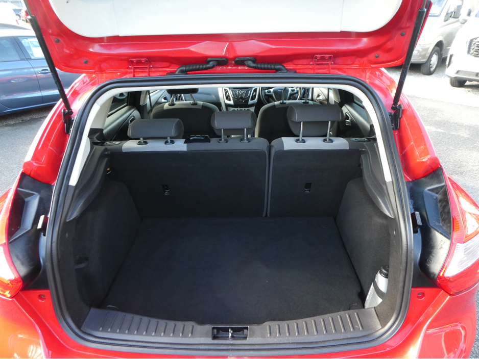 2012 Ford Focus - image 11