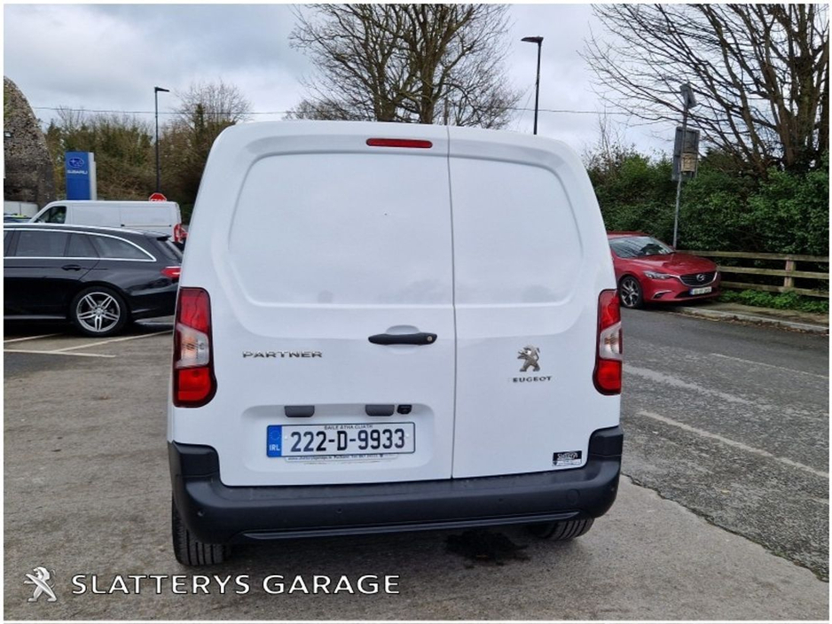 2022 Peugeot Partner - image 11