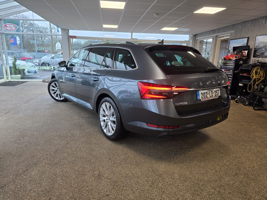 2020 Skoda Superb - image 6