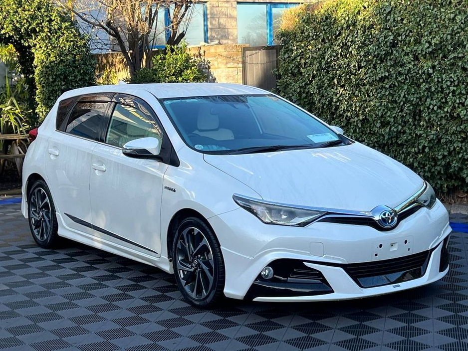 2016 Toyota Auris 1.8 HYBRID MODELLISTA PACK // 17" DIAMOND CUT ALLOYS // HEATED SEATS // REVERSE CAMERA €14,950