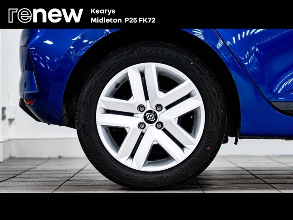 2025 Renault Clio - image 9