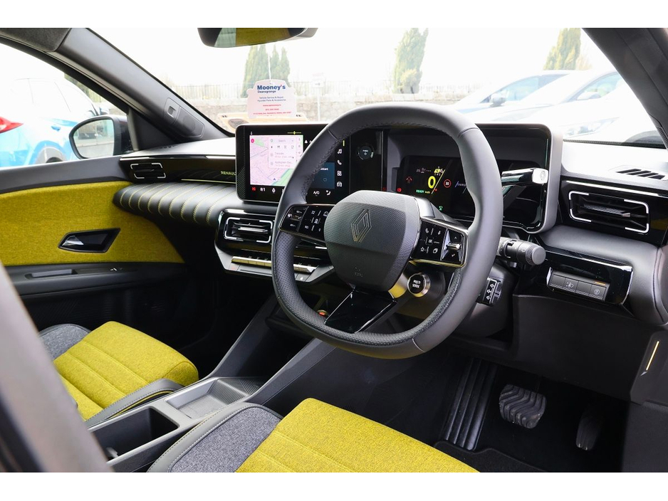 2025 Renault 5 - image 11